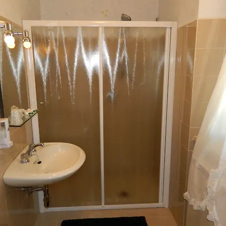 Le Gret Hotel